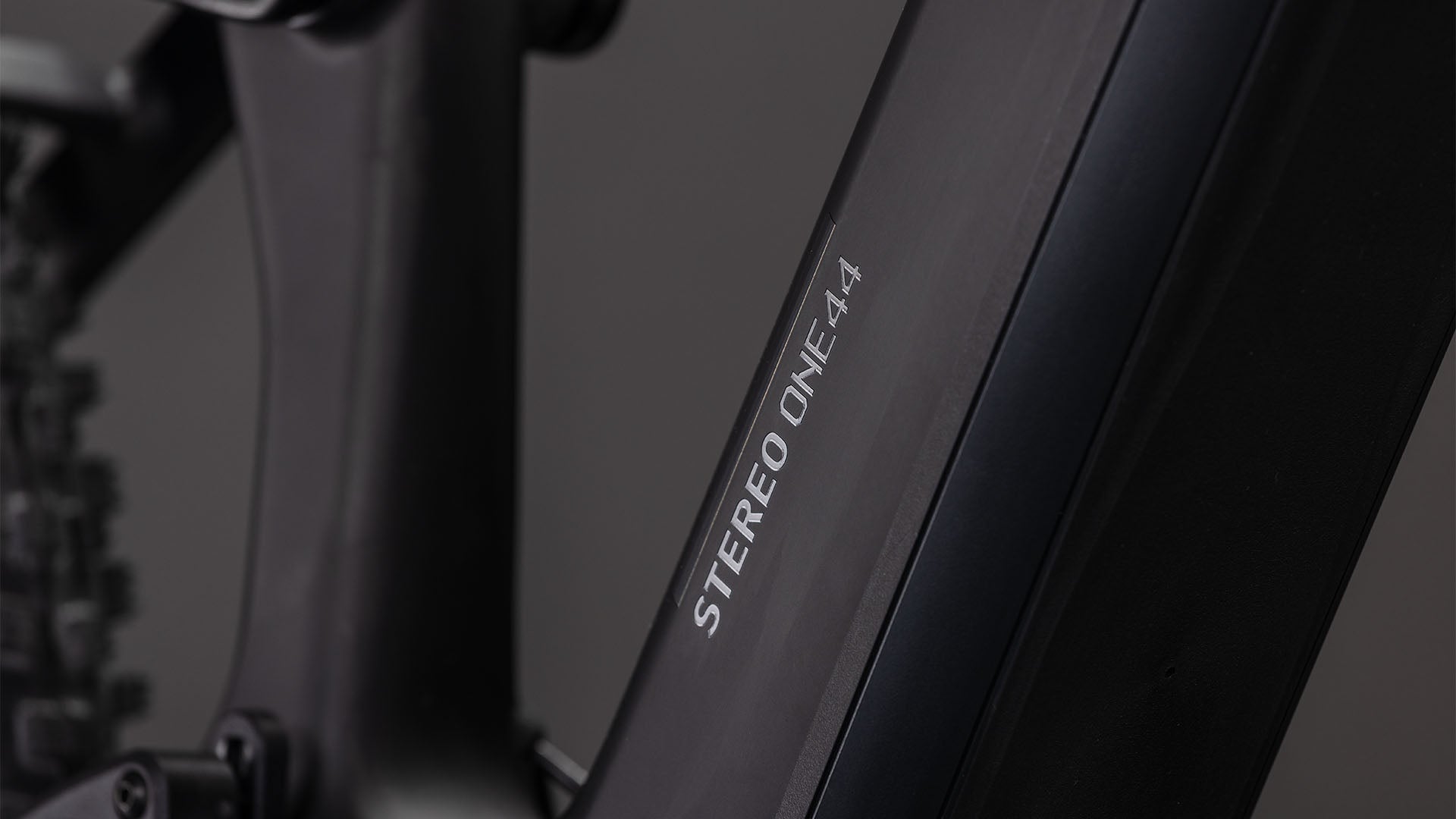  E-bike premium CUBE Stereo Hybrid 144 HPC Race 800 Blackline con cuadro de carbono C:62