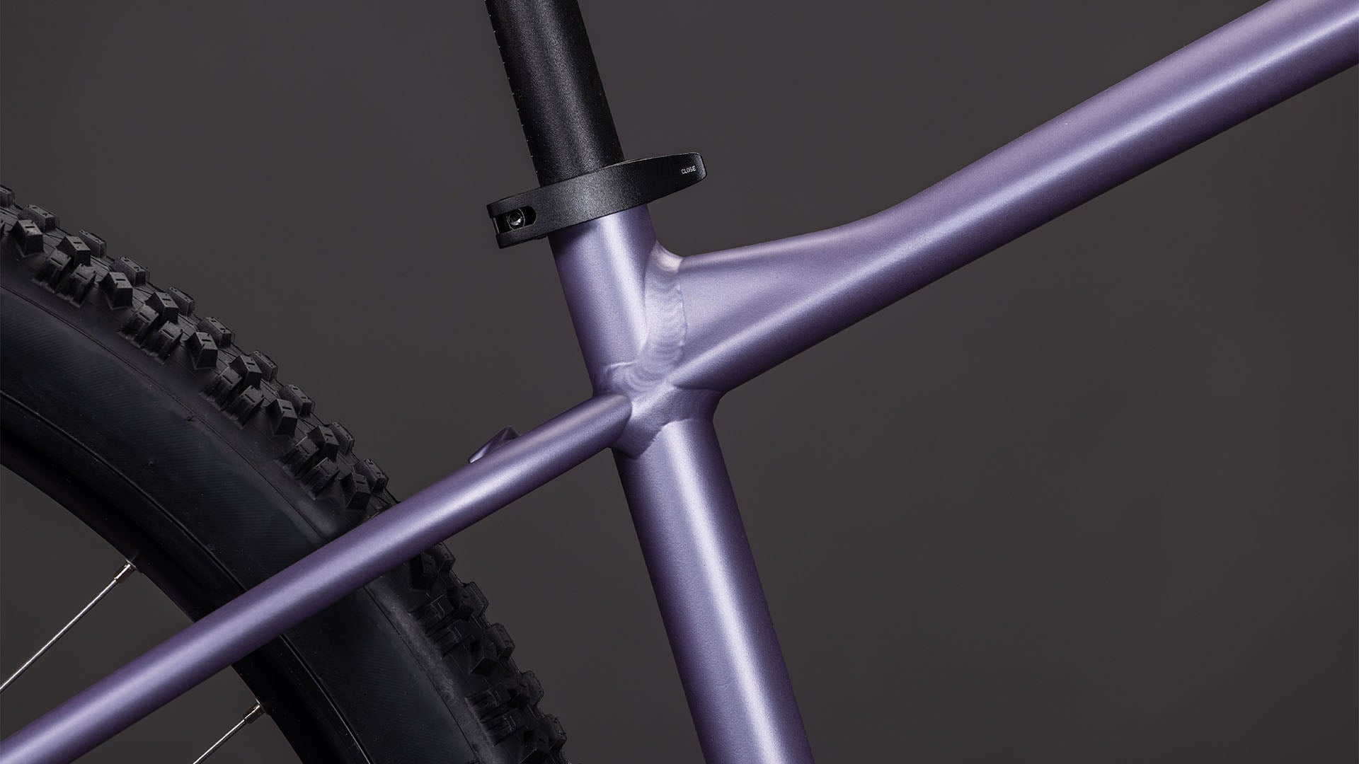 Sistema de transmisión Shimano 2x8 velocidades de la CUBE Aim ONE lightpurple & chrome