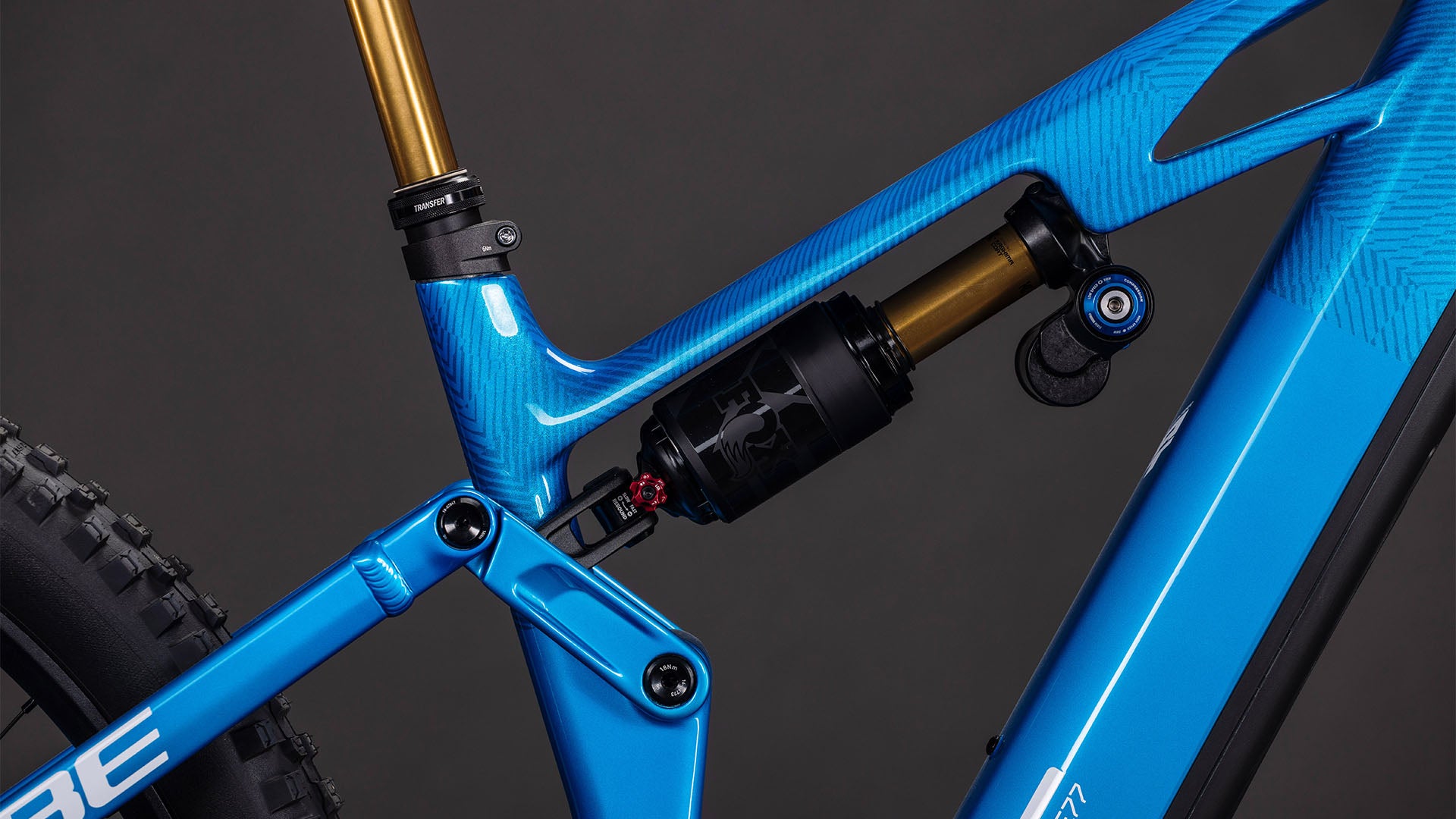 Cuadro de carbono  c:62 bicicleta eléctrica de CUBE 2026 con geometría y suspesión optimizada para enduro 
